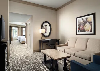 West Inn & Suites hotel thumbnail 4