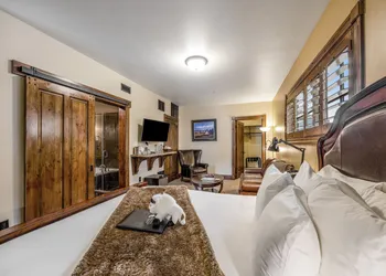 White Buffalo Club hotel thumbnail 7