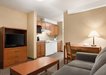 Days Inn & Suites by Wyndham Cochrane hotel thumbnail 4