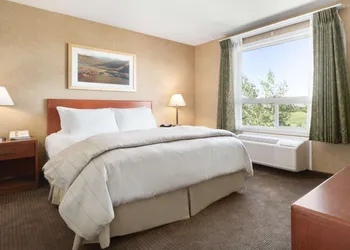 Days Inn & Suites by Wyndham Cochrane hotel thumbnail 5