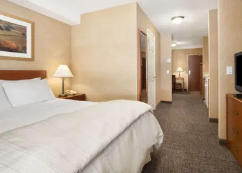 Days Inn & Suites by Wyndham Cochrane hotel thumbnail 6