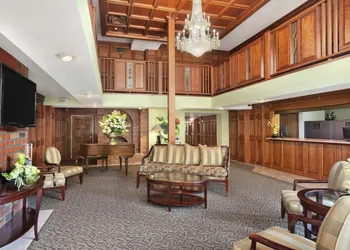 Ramada by Wyndham Saginaw Hotel & Suites hotel thumbnail 2
