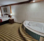 Ramada by Wyndham Saginaw Hotel & Suites hotel detail image 7
