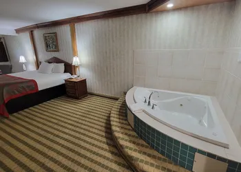 Ramada by Wyndham Saginaw Hotel & Suites hotel thumbnail 7