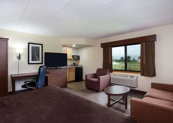AmericInn by Wyndham Tomah hotel thumbnail 4