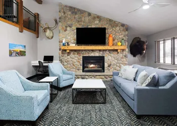 AmericInn by Wyndham Stuart hotel thumbnail 3