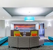 La Quinta Inn & Suites by Wyndham Orange hotel detail image 3