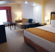 La Quinta Inn & Suites by Wyndham Orange hotel detail image 5