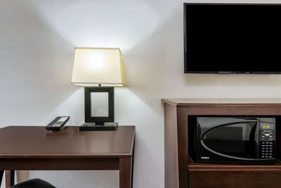 La Quinta Inn & Suites by Wyndham Orange hotel detail image 6