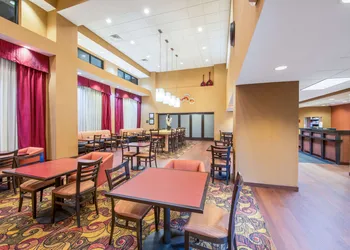 Hampton Inn & Suites Oklahoma City - South hotel thumbnail 3