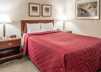 University Place Hotel & Conference Center hotel thumbnail 4