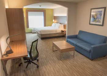 Holiday Inn Express & Suites Elkhart by IHG hotel thumbnail 4