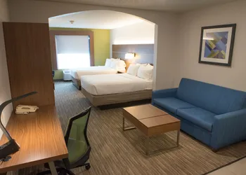 Holiday Inn Express & Suites Elkhart by IHG hotel thumbnail 5