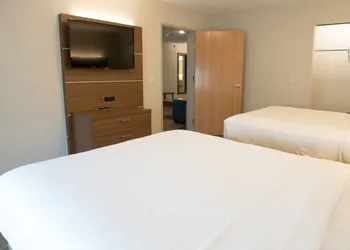 Holiday Inn Express & Suites Elkhart by IHG hotel thumbnail 6