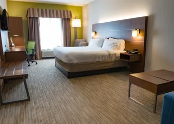 Holiday Inn Express & Suites Elkhart by IHG hotel thumbnail 8