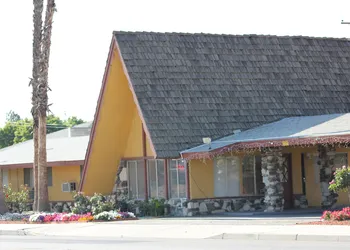 Cinderella Motel hotel thumbnail 3