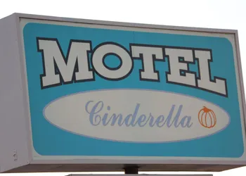 Cinderella Motel hotel thumbnail 5