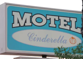 Cinderella Motel hotel thumbnail 6