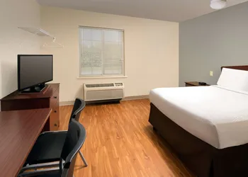 WoodSpring Suites Topeka hotel thumbnail 8