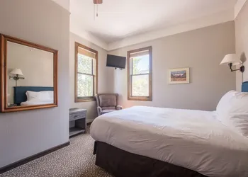 Elk Mountain Lodge hotel thumbnail 3