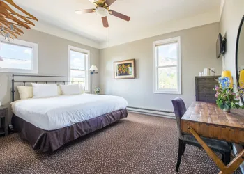 Elk Mountain Lodge hotel thumbnail 8