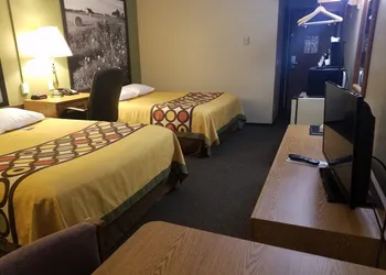 Super 8 by Wyndham Milbank SD hotel thumbnail 4
