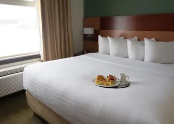 Chateau Nova Peace River hotel thumbnail 4