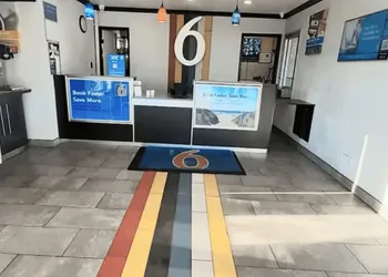 Motel 6 San Diego Airport - Harbor hotel thumbnail 2