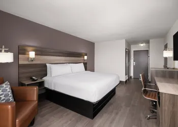Garner Hotel August West by IHG hotel thumbnail 8