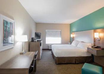 Holiday Inn & Suites Lake City by IHG hotel thumbnail 5