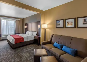 Comfort Suites Seaford hotel thumbnail 5