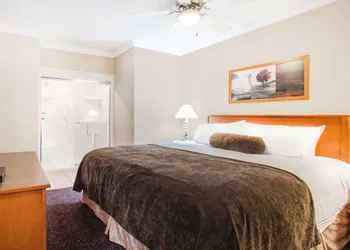 Super 8 by Wyndham Castlegar BC hotel thumbnail 7