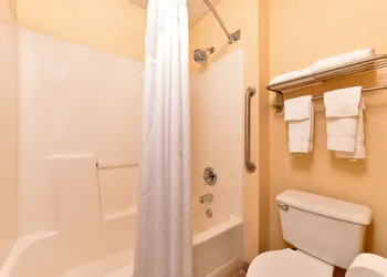 Holiday Inn Express & Suites St Marys by IHG hotel thumbnail 6