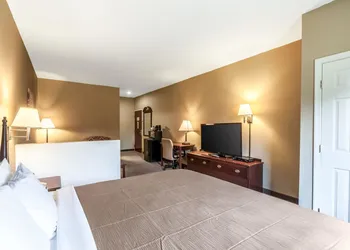Econo Lodge Inn & Suites Middletown - Winchester South hotel thumbnail 7