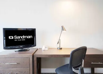 Sandman Inn Blue River hotel thumbnail 6