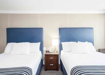 Sandman Inn Blue River hotel thumbnail 7