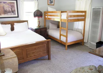 Yosemite Bug Rustic Mountain Resort hotel thumbnail 8