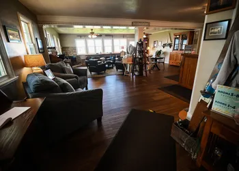 The Lakehouse Inn hotel thumbnail 4
