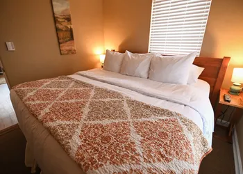 The Lakehouse Inn hotel thumbnail 7