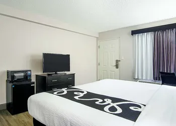 La Quinta Inn by Wyndham West Palm Beach - Florida Turnpike hotel thumbnail 7