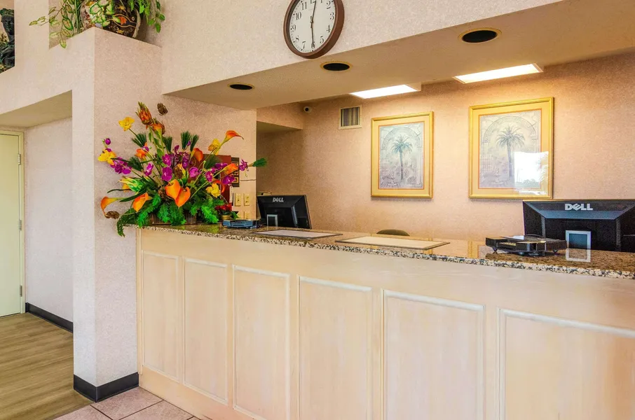 Econo Lodge Inn & Suites Gulfport Airport hotel detail image 2