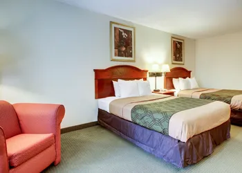 Econo Lodge Inn & Suites Gulfport Airport hotel thumbnail 5