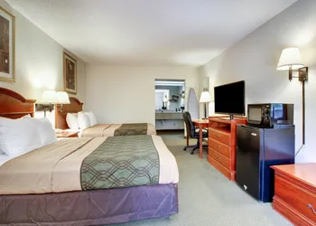 Econo Lodge Inn & Suites Gulfport Airport hotel thumbnail 7