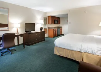 Holiday Inn Express Indianapolis Airport by IHG hotel thumbnail 8
