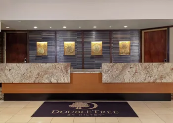 DoubleTree by Hilton Kansas City - Overland Park hotel thumbnail 2