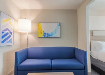 Holiday Inn Express and Suites Kansas City Airport by IHG hotel thumbnail 5