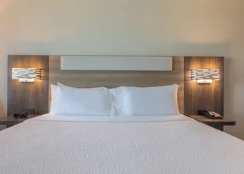 Holiday Inn Express and Suites Kansas City Airport by IHG hotel thumbnail 7