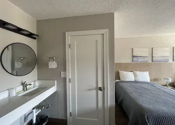 Stone Creek Inn hotel thumbnail 8