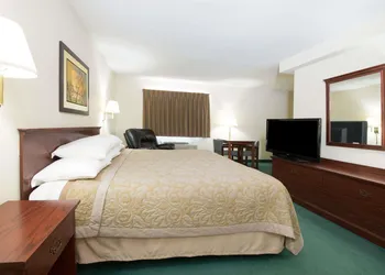 Super 8 by Wyndham Richmond hotel thumbnail 6