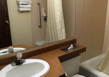 Cedar Inn hotel thumbnail 6